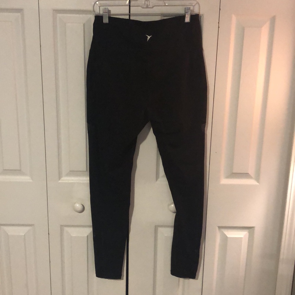 Old Navy Yoga Pants in black - Picture 8 of 8